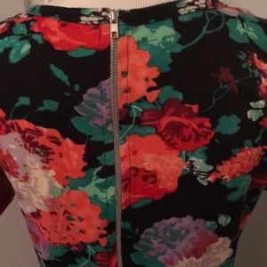 LuLaRoe Dresses - Lularoe floral Amelia. Medium. EUC LuLaRoe Dresses - Lularoe floral Amelia. Medium. EUC